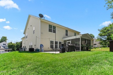 This beautifully maintained 5-bedroom, 3-full bathroom home - photo 37
