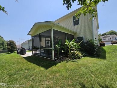 This beautifully maintained 5-bedroom, 3-full bathroom home - photo 38