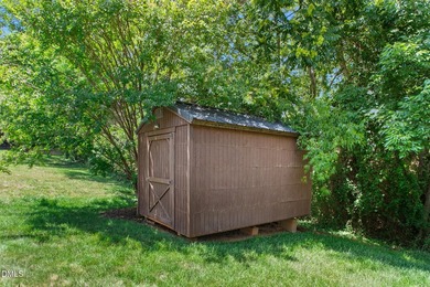 This beautifully maintained 5-bedroom, 3-full bathroom home - photo 39
