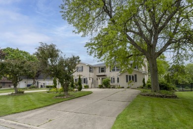 Lake Home Sale Pending in Northbrook, Illinois