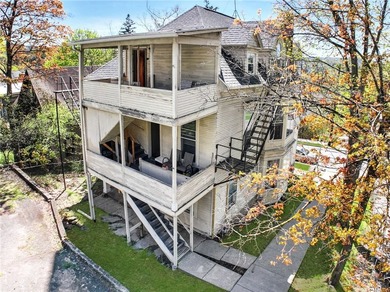 5 STAR 5 UNIT 5 MINUTES TO CORNELL! Impressive architectural - photo 6