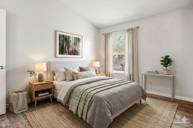 Beautiful, renovated 2 bedroom, 2 bath condo with a balcony! - photo 3