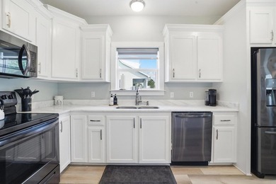t 1/2 mile from the beach, this adorable 4-year-young cottage - photo 18