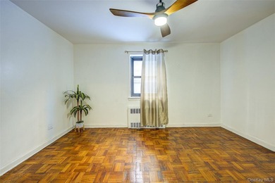 Welcome to River Gardens, Pet friendly building in the heart of - photo 20