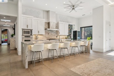 No detail has been overlooked in this extraordinary 4+BD/3.5BA - photo 21
