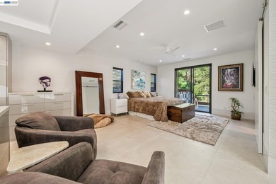 No detail has been overlooked in this extraordinary 4+BD/3.5BA - photo 29