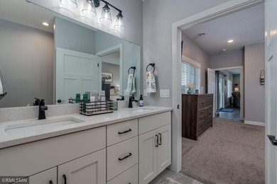 Charming 3-bedroom, 2-bathroom patio home has a heated 2.5 stall - photo 32