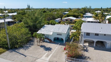 Custom-built 2-bedroom, 2-bathroom home (1987) situated on a - photo 33