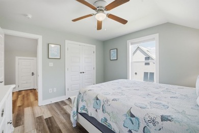 t 1/2 mile from the beach, this adorable 4-year-young cottage - photo 33