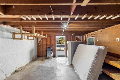 Custom-built 2-bedroom, 2-bathroom home (1987) situated on a - photo 38
