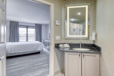 ***Homewood Suites by Hilton*** A great pied-a-terre, right in