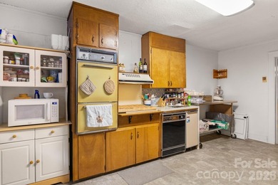 Location, character and charm are all included with this - photo 13