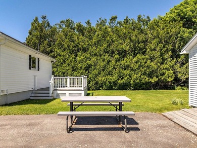 Super cute bungalow in a lovely location. Delightful 1/4 acre - photo 22