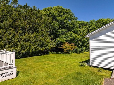 Super cute bungalow in a lovely location. Delightful 1/4 acre - photo 24