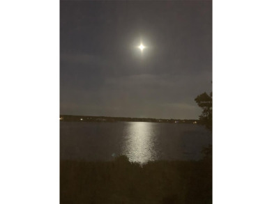 Lakefront living with a lock and go lifestyle of luxury and - photo 4