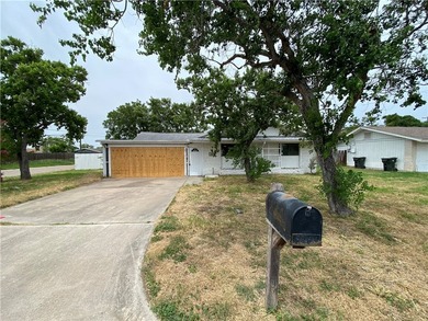 Welcome home to TROPIC PARK subdivision. This three-bedroom two - photo 1