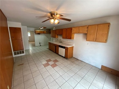 Welcome home to TROPIC PARK subdivision. This three-bedroom two - photo 9