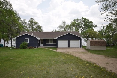 Year-round Lake property located on Campbell Lake in Day County - Lake Home For Sale in Waubay, South Dakota