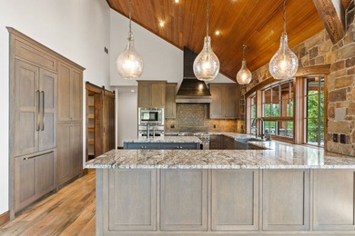Set on a spectacular peninsula on Echo Lake, this beautifully - photo 17