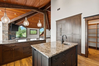 Set on a spectacular peninsula on Echo Lake, this beautifully - photo 22