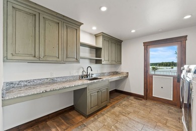 Set on a spectacular peninsula on Echo Lake, this beautifully - photo 25