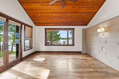 Set on a spectacular peninsula on Echo Lake, this beautifully - photo 28