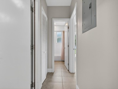 Charming and beautifully updated 3-bedroom, 2-bath residence - photo 33
