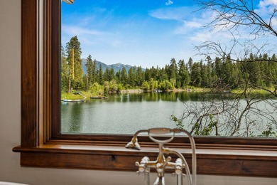Set on a spectacular peninsula on Echo Lake, this beautifully - photo 35