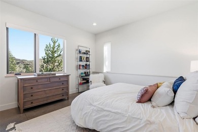 1136 Steamboat Boulevard is a striking architectural statement - photo 38