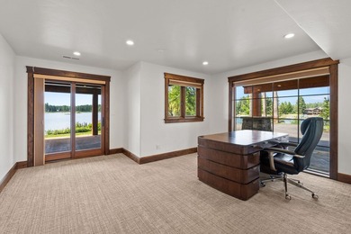 Set on a spectacular peninsula on Echo Lake, this beautifully - photo 39