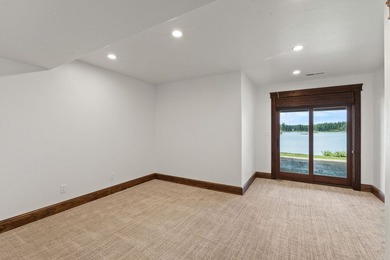 Set on a spectacular peninsula on Echo Lake, this beautifully - photo 40