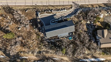 1136 Steamboat Boulevard is a striking architectural statement - photo 41