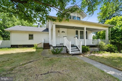 Welcome to 2241 Spruce St, a charming 1925 Craftsman Colonial - photo 2