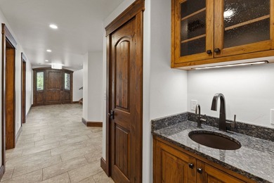 Set on a spectacular peninsula on Echo Lake, this beautifully - photo 44