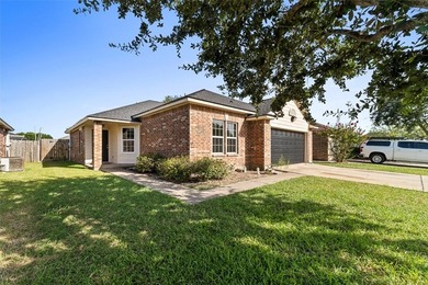 Welcome home to this beautifully maintained 4-bedroom, 2-bath - photo 3