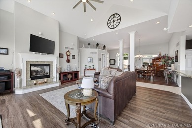 Lakefront, luxury, effortless are the best describing words for - photo 11