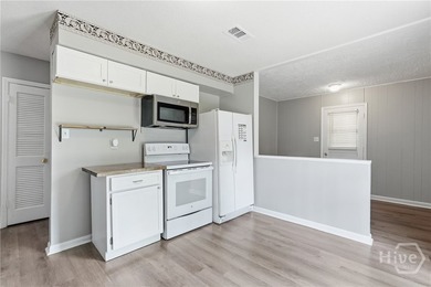 Back active due to no fault of the seller. Move right into this - photo 12