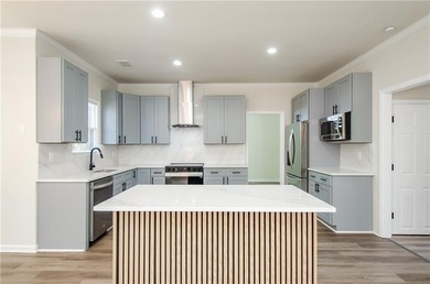 Beautifully Renovated 5 Bedroom 3.5 Bath Brick Front Home In The - photo 14