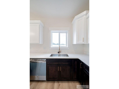 Country living meets modern flexibility in this beautiful new - photo 18