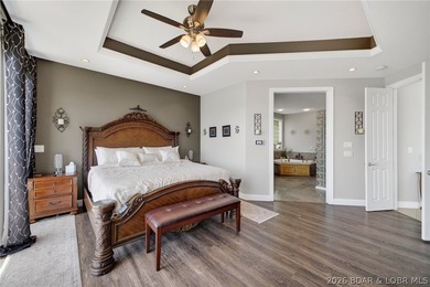 Lakefront, luxury, effortless are the best describing words for - photo 19