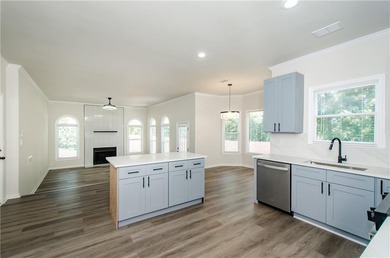Beautifully Renovated 5 Bedroom 3.5 Bath Brick Front Home In The - photo 19