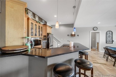 Lakefront, luxury, effortless are the best describing words for - photo 28