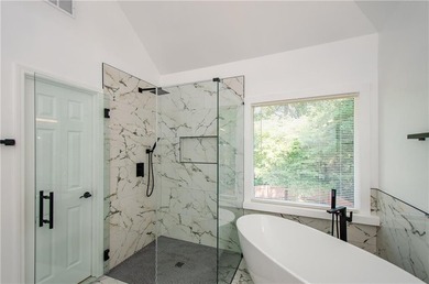 Beautifully Renovated 5 Bedroom 3.5 Bath Brick Front Home In The - photo 29