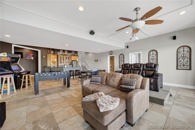 Lakefront, luxury, effortless are the best describing words for - photo 32