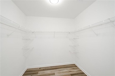 Beautifully Renovated 5 Bedroom 3.5 Bath Brick Front Home In The - photo 32