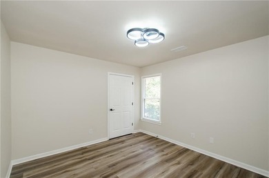 Beautifully Renovated 5 Bedroom 3.5 Bath Brick Front Home In The - photo 33