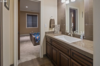 A once-in-a-generation legacy estate offering luxury living - photo 33