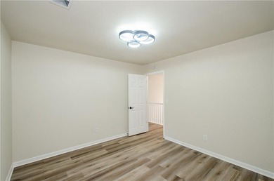 Beautifully Renovated 5 Bedroom 3.5 Bath Brick Front Home In The - photo 34