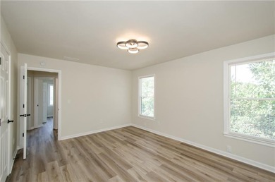 Beautifully Renovated 5 Bedroom 3.5 Bath Brick Front Home In The - photo 36