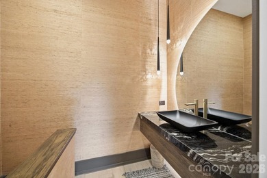 An award-winning contemporary residence set on approximately one - photo 8